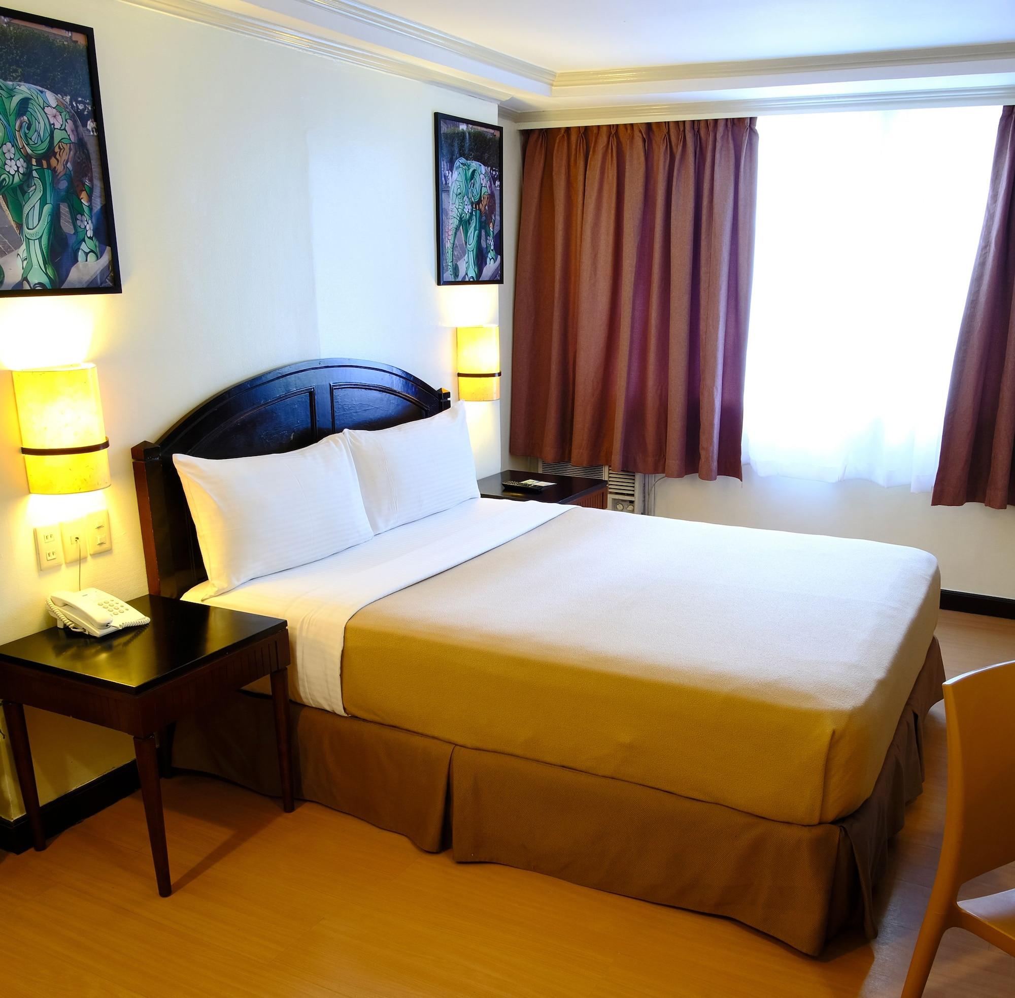 Fersal Hotel Neptune Makati Макати Экстерьер фото