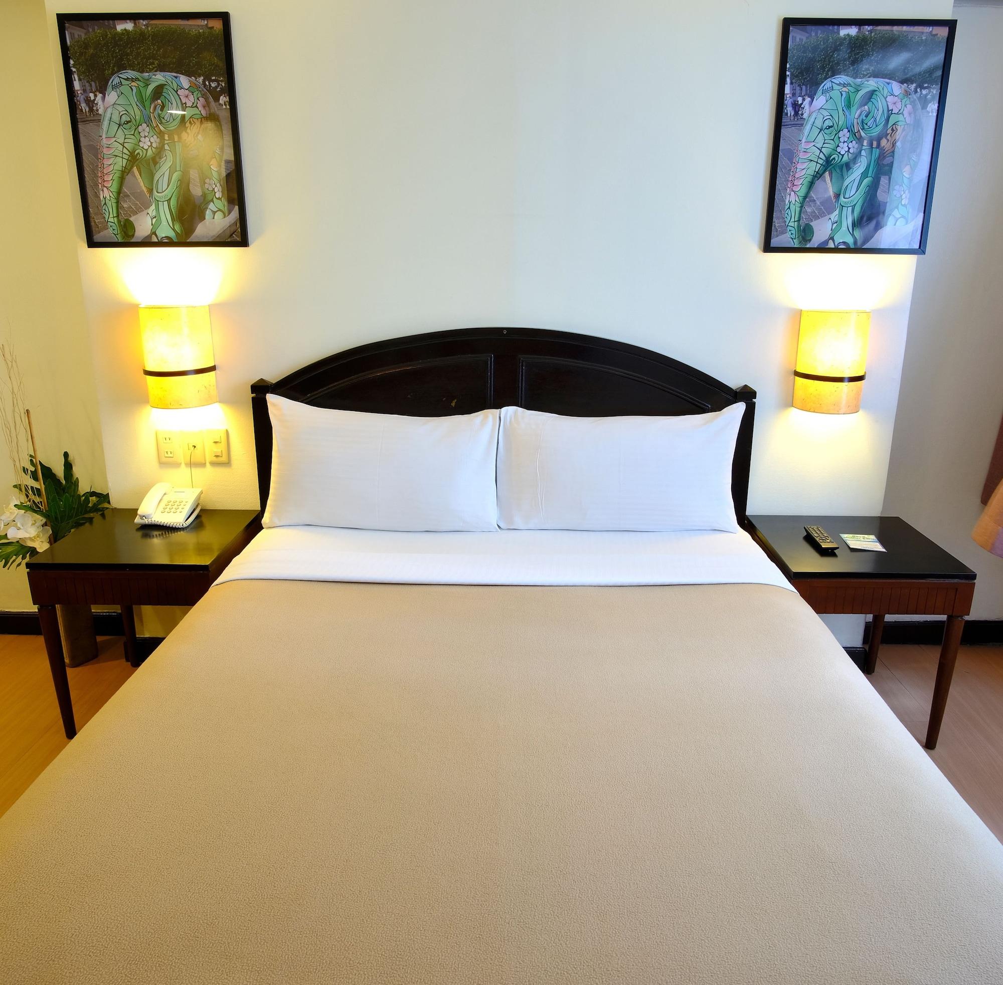 Fersal Hotel Neptune Makati Макати Экстерьер фото