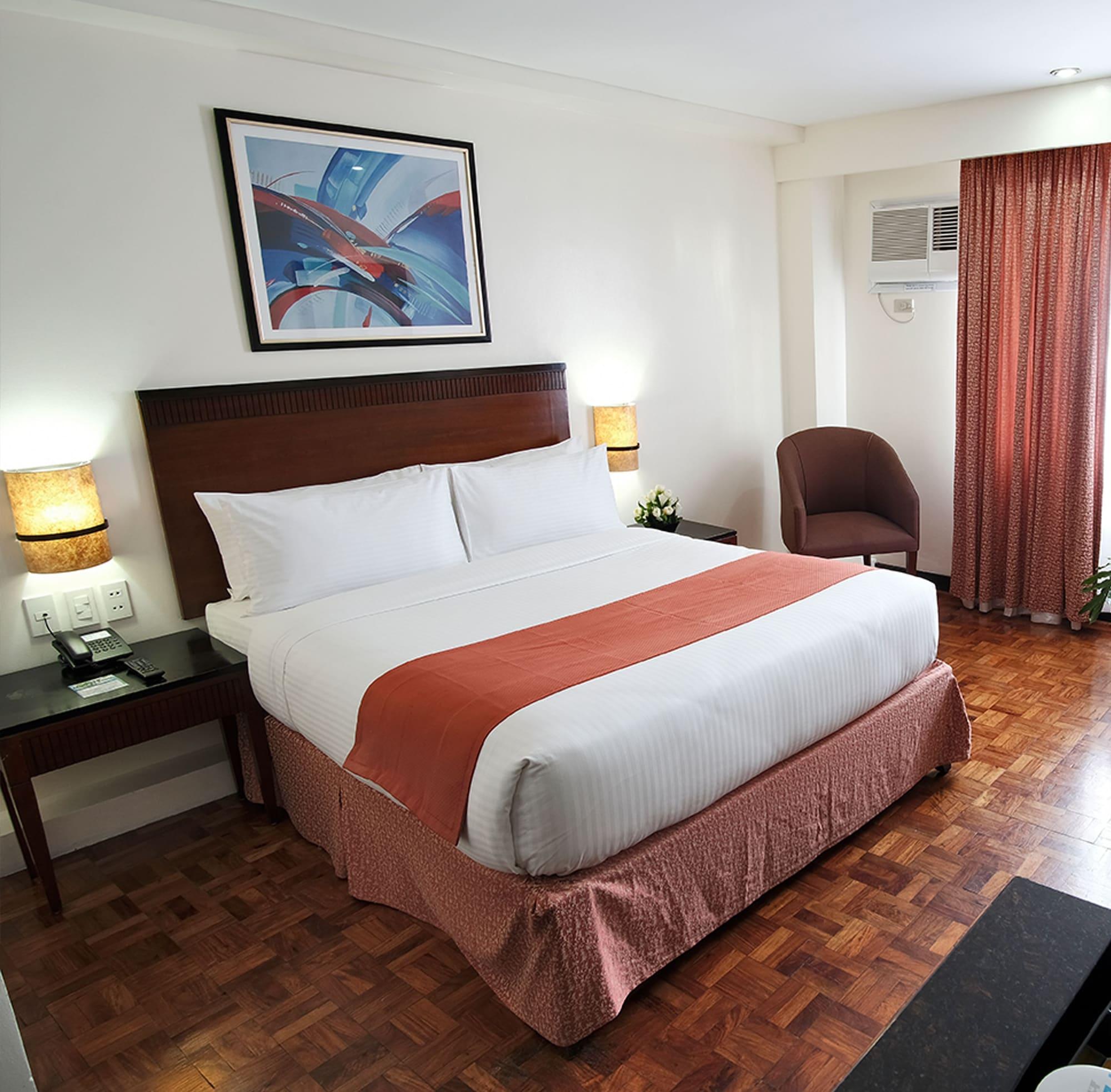 Fersal Hotel Neptune Makati Макати Экстерьер фото