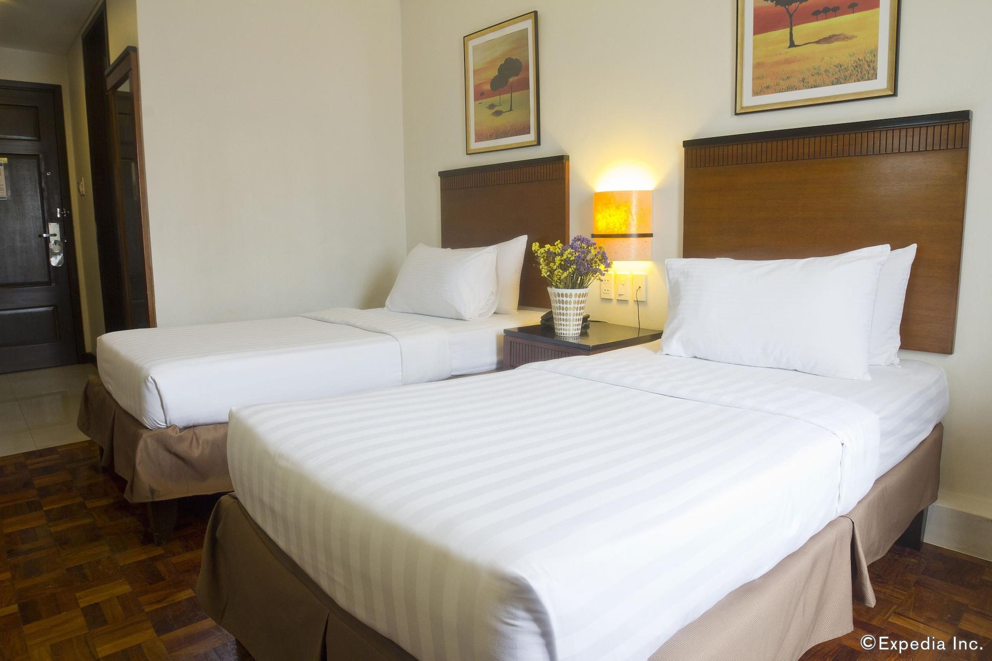 Fersal Hotel Neptune Makati Макати Экстерьер фото