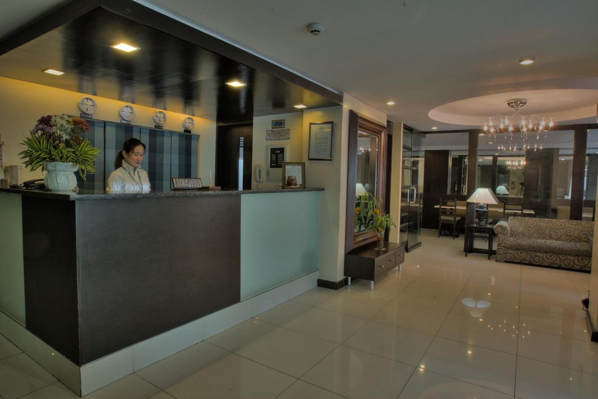 Fersal Hotel Neptune Makati Макати Экстерьер фото