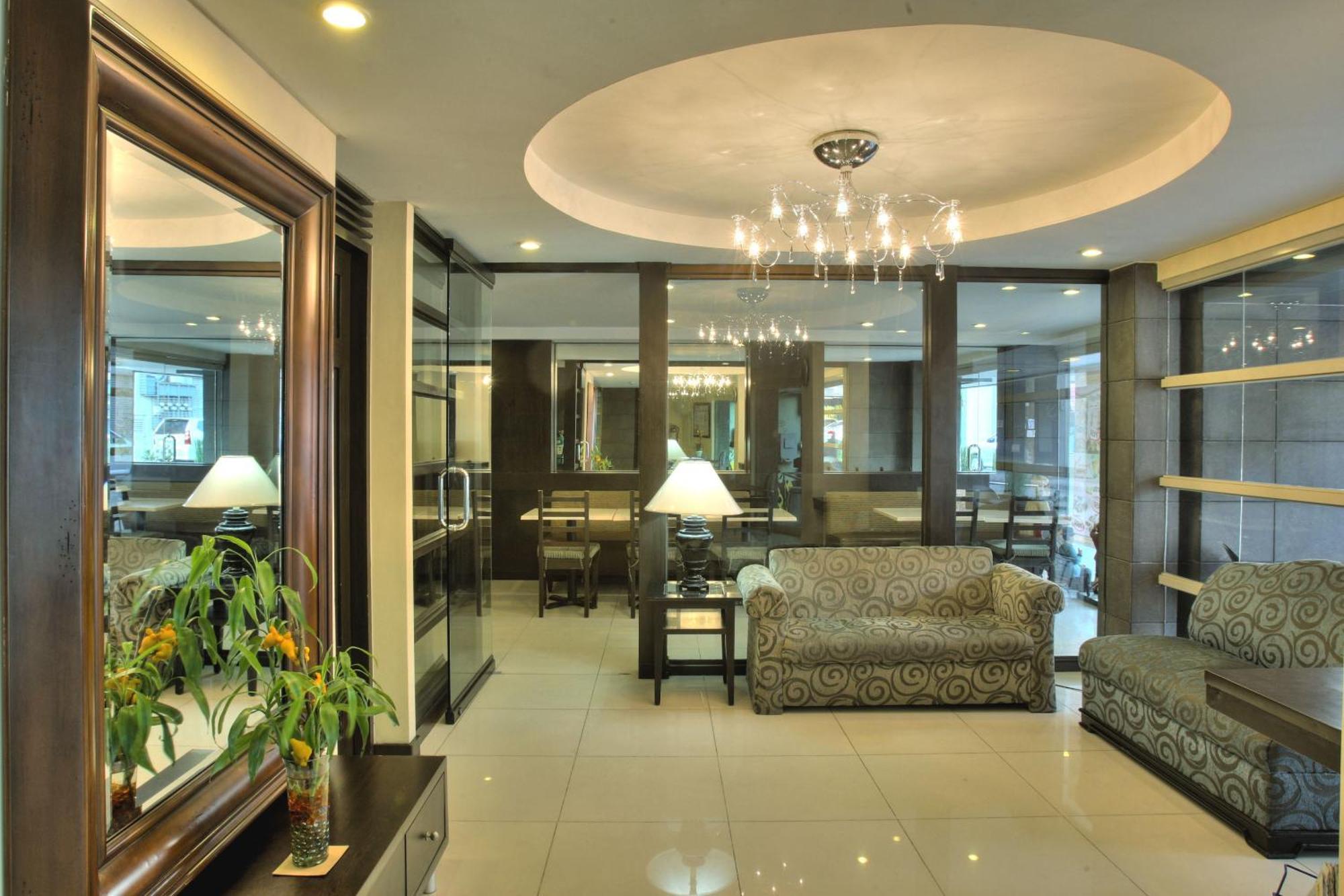 Fersal Hotel Neptune Makati Макати Экстерьер фото
