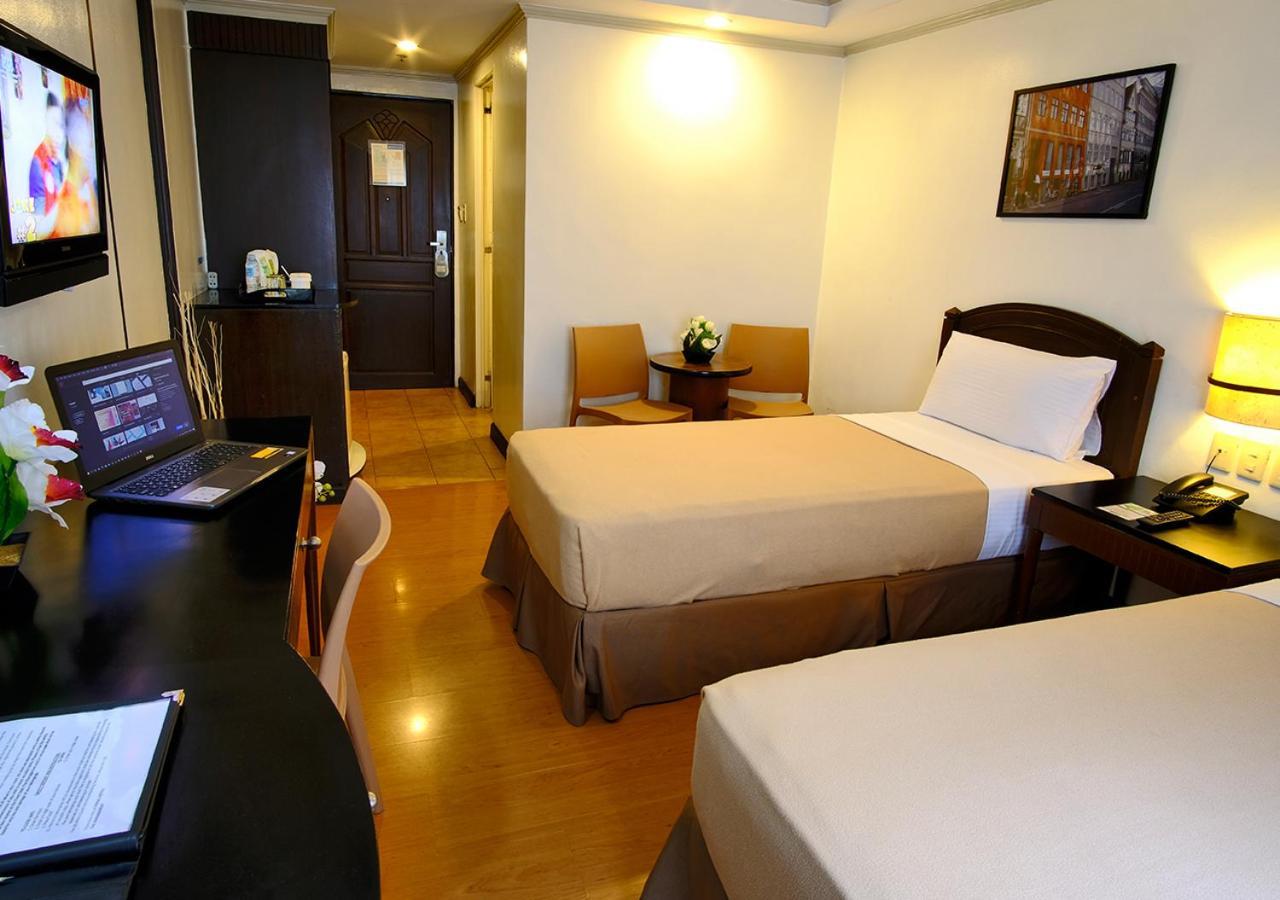 Fersal Hotel Neptune Makati Макати Экстерьер фото