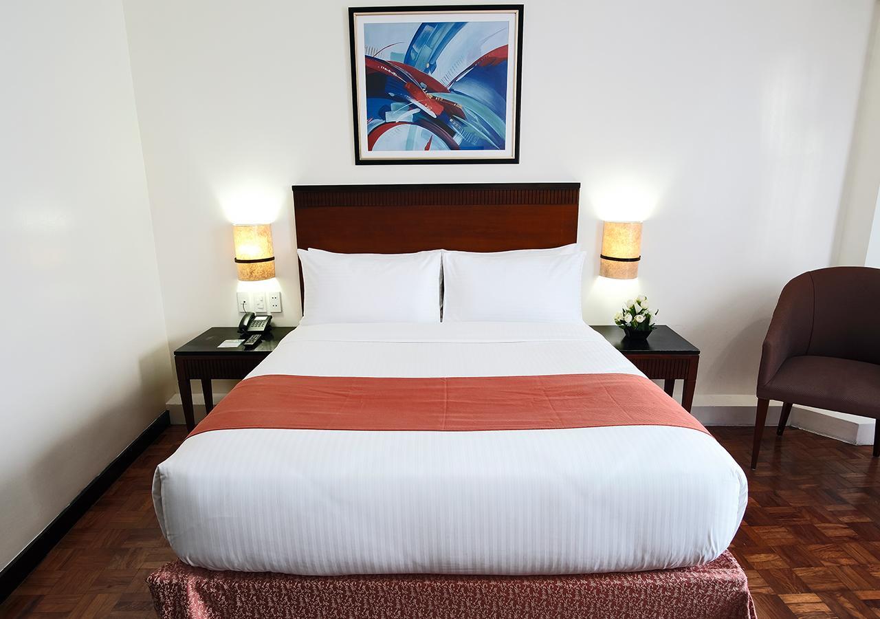 Fersal Hotel Neptune Makati Макати Экстерьер фото