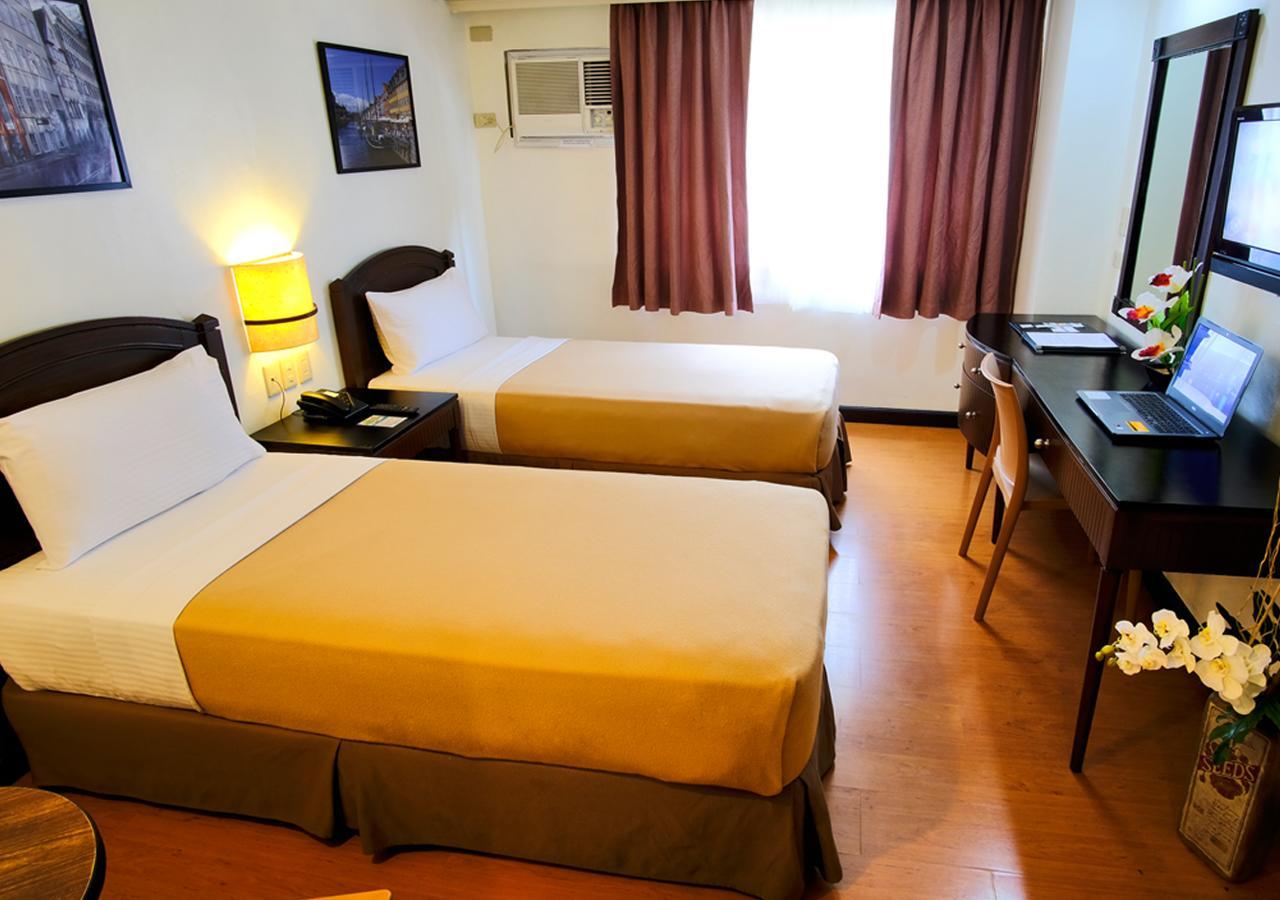 Fersal Hotel Neptune Makati Макати Экстерьер фото