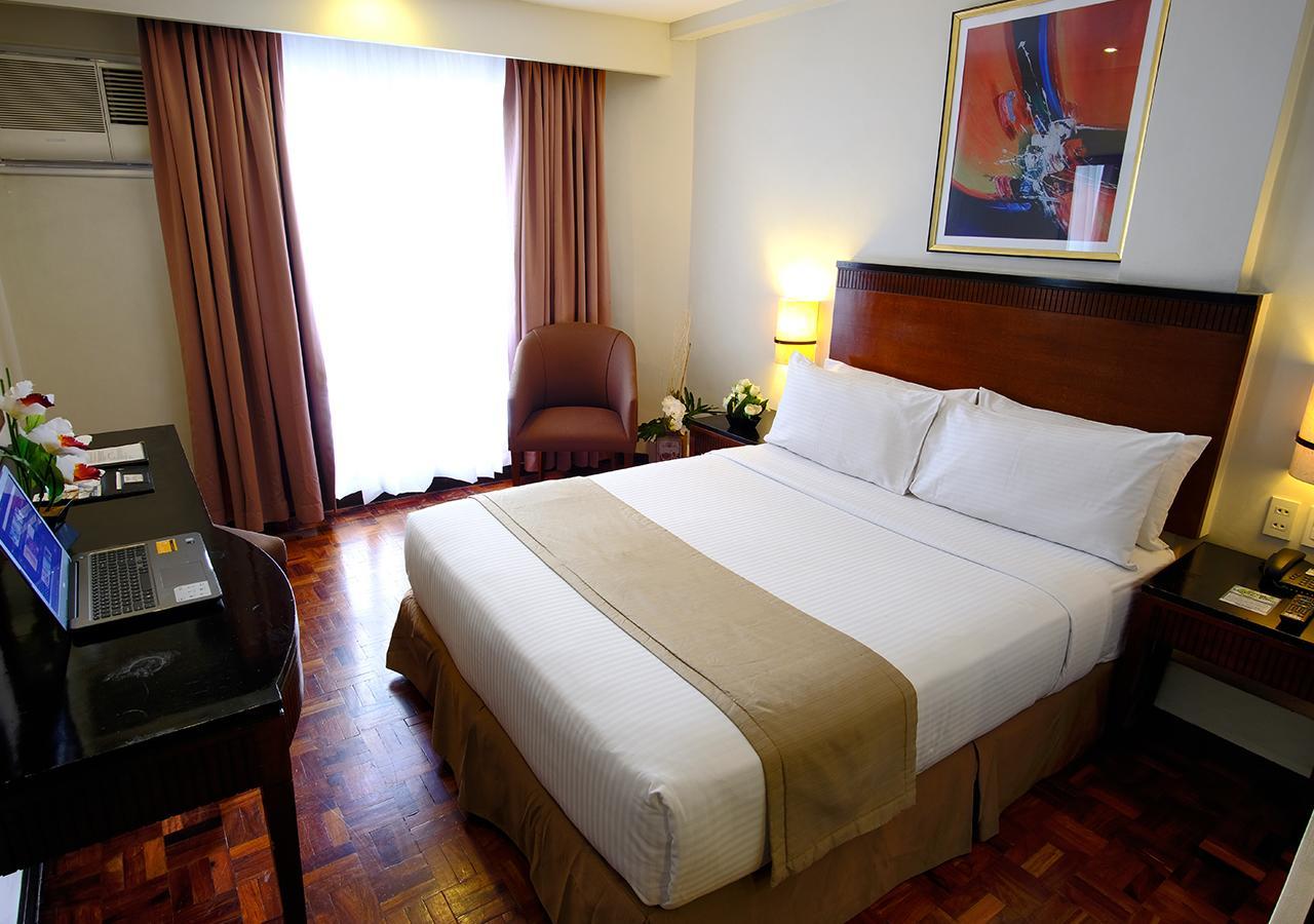 Fersal Hotel Neptune Makati Макати Экстерьер фото